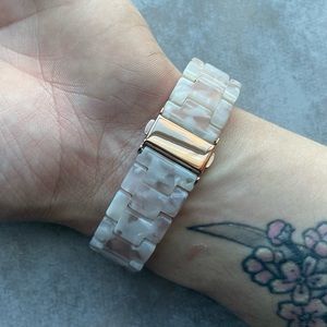 Perla Quartz Beige Apple Watch Band: Stylish and Durable for women or men